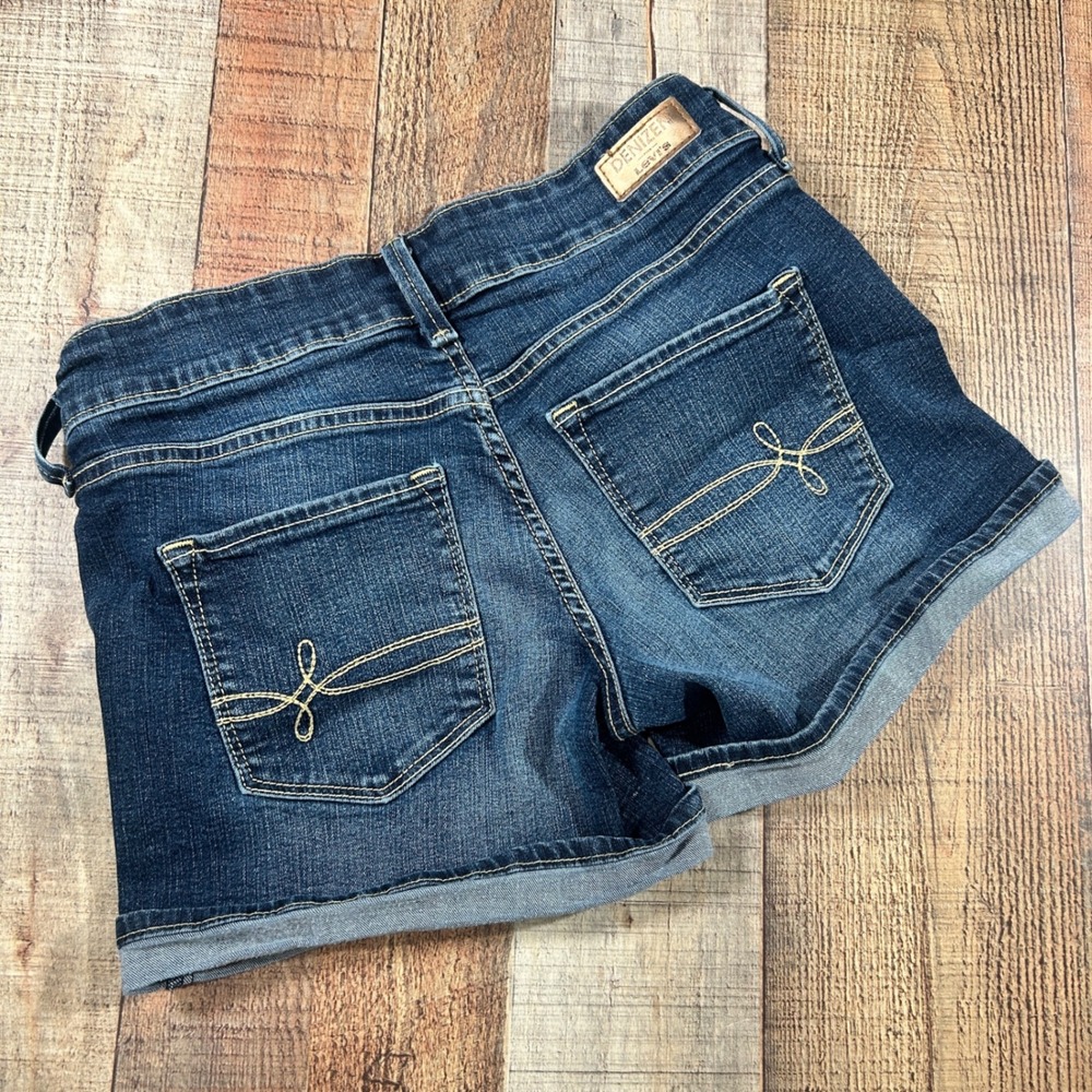 Denizen from Levi's Size 2 W26 Dark Wash Modern Cuffed Denim Shorts Stretch Blue - Picture 6 of 6